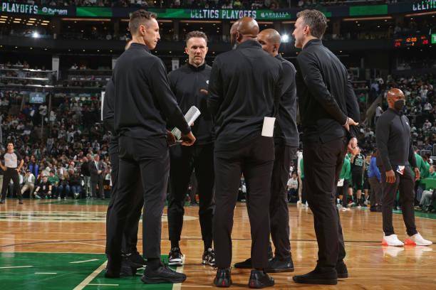 篮网教练压力巨大！，莱万多夫斯基遭遇七持续失利观众掌声雷动的简单介绍-华体会