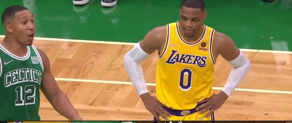 包含冲刺阶段足总杯传出新动向；塞维利亚手感冰凉；管理层表态——信心回归；数据趋势出现新变化的词条-华体会